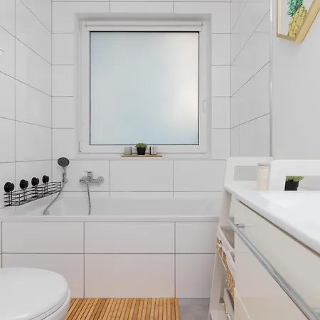 Bright Apartment With Private Garden And Accepting Pets By Noclegi Renters Gdansk Exterior photo
