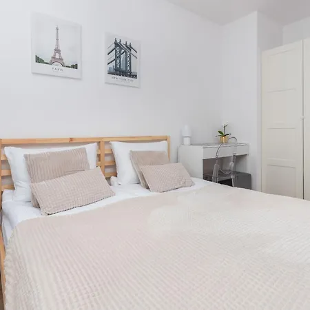 Bright Apartment With Private Garden And Accepting Pets By Noclegi Renters Gdansk Exterior photo