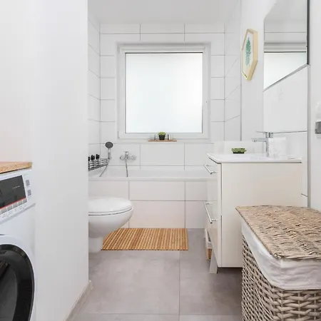 Bright Apartment With Private Garden And Accepting Pets By Noclegi Renters Gdansk Exterior photo