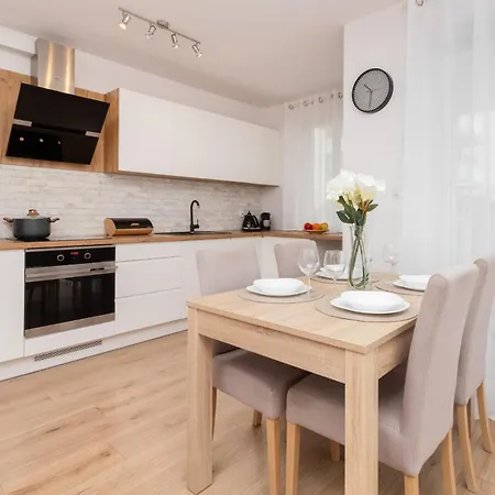 Bright Apartment With Private Garden And Accepting Pets By Noclegi Renters Gdansk Exterior photo
