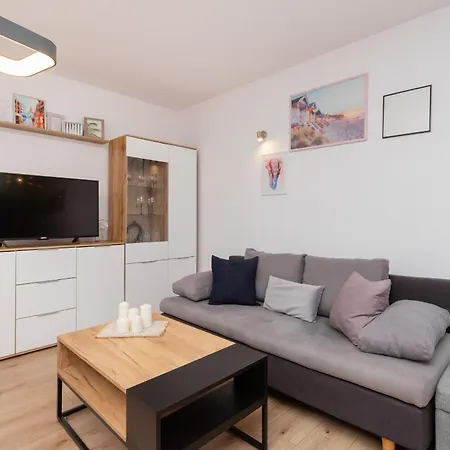 Bright Apartment With Private Garden And Accepting Pets By Noclegi Renters Gdansk Exterior photo