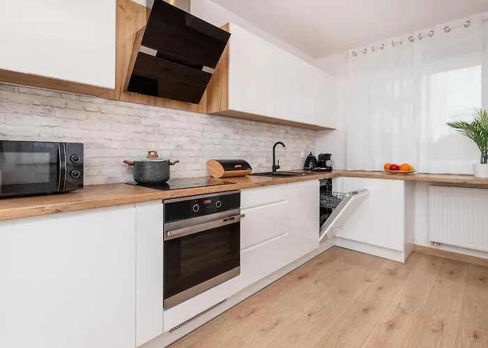 Bright Apartment With Private Garden And Accepting Pets By Noclegi Renters