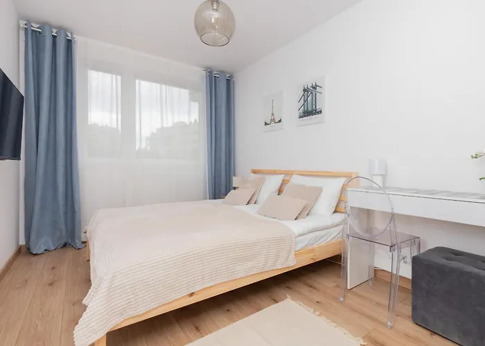 Bright Apartment With Private Garden And Accepting Pets By Noclegi Renters