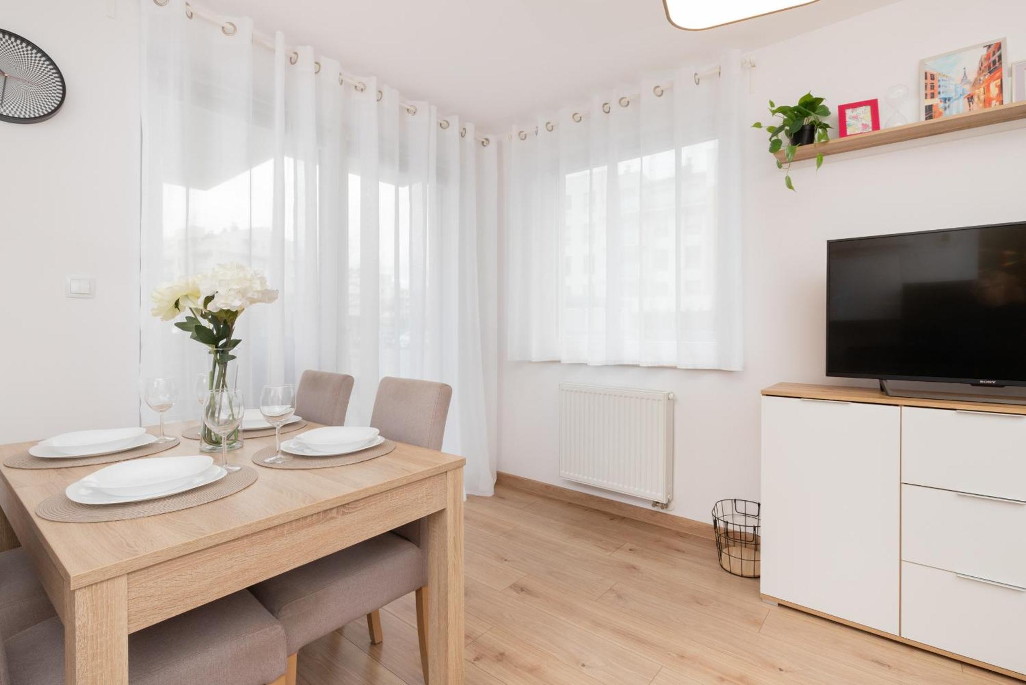 Bright With Private Garden And Accepting Pets By Renters Apartment