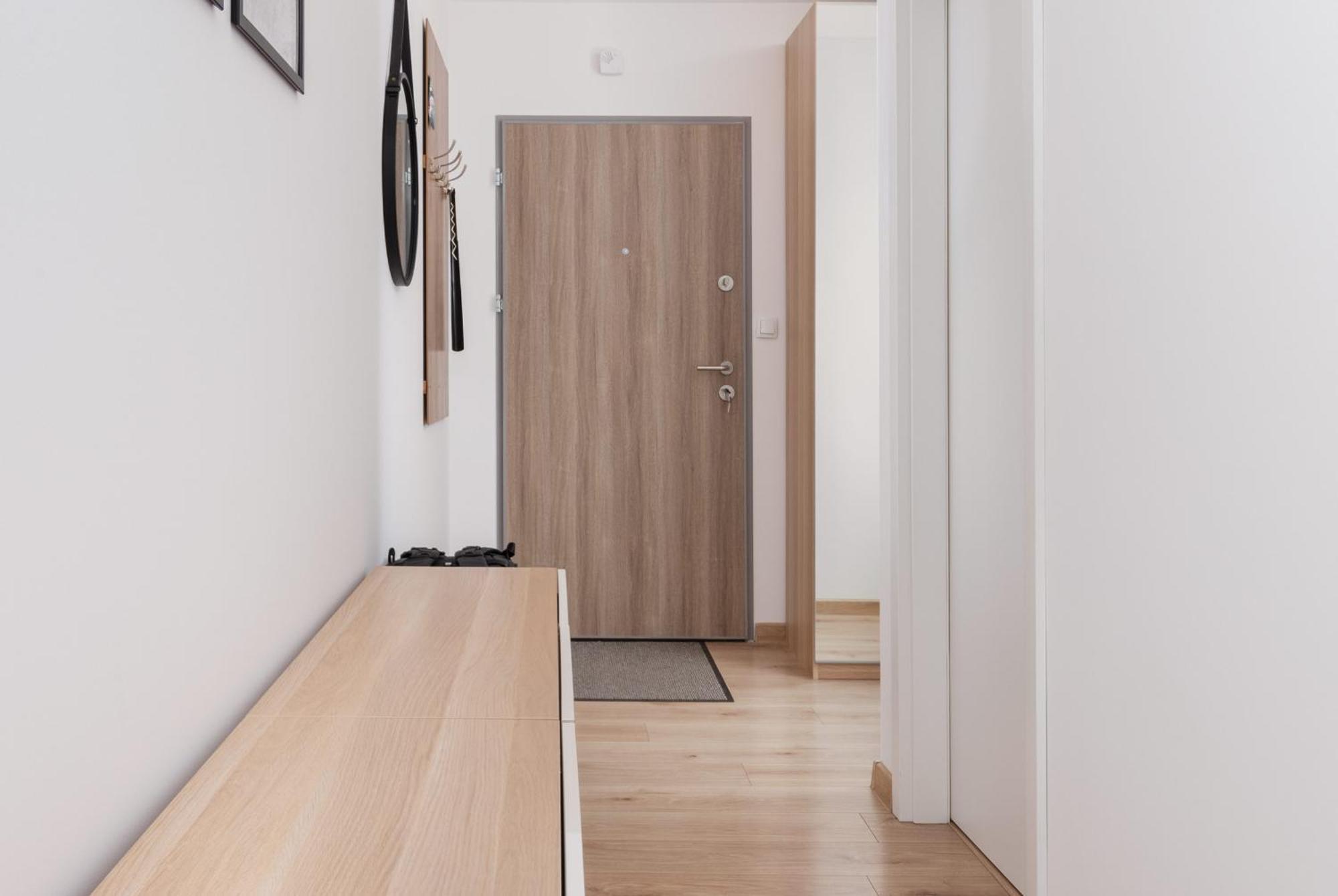 Bright With Private Garden And Accepting Pets By Renters Apartment *