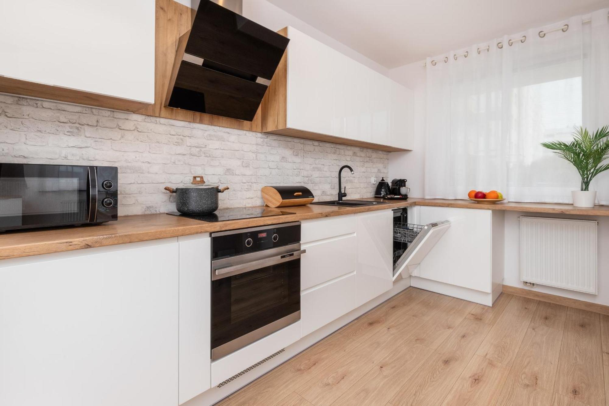 Bright With Private Garden And Accepting Pets By Renters *