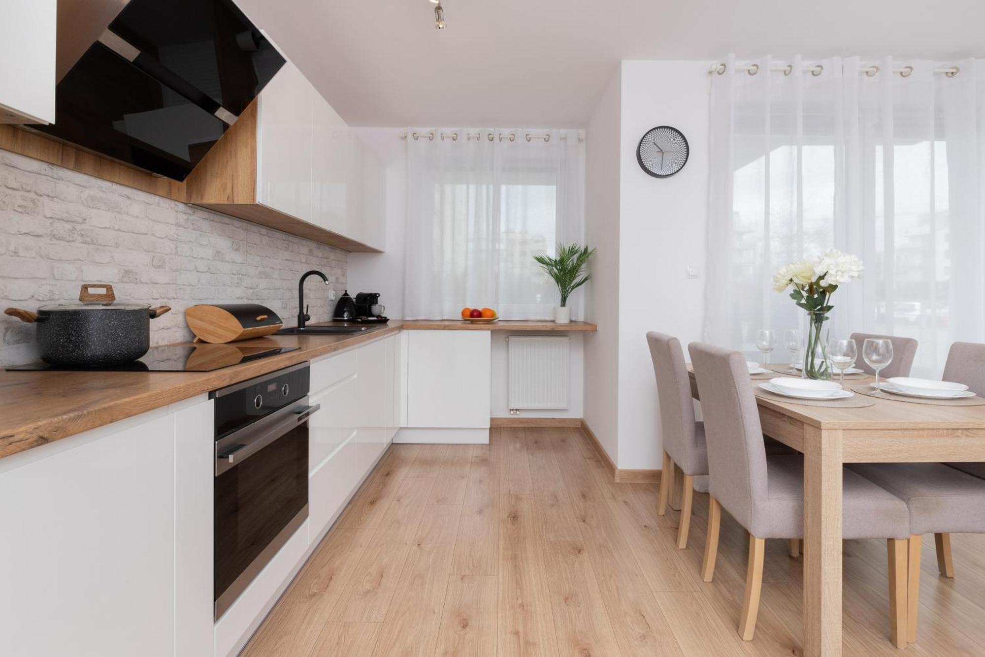 Bright With Private Garden And Accepting Pets By Renters Gdansk