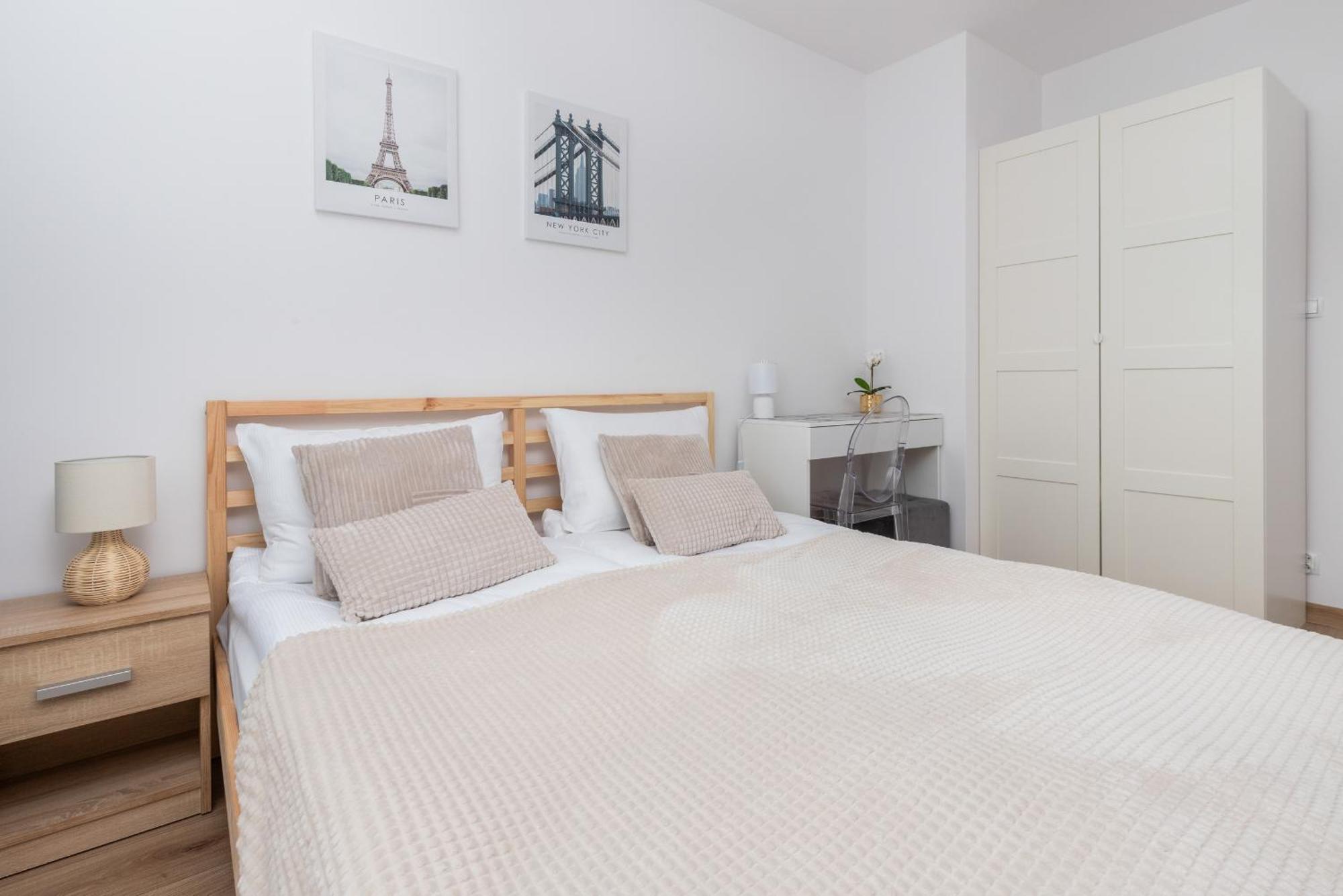Bright With Private Garden And Accepting Pets By Renters Apartment