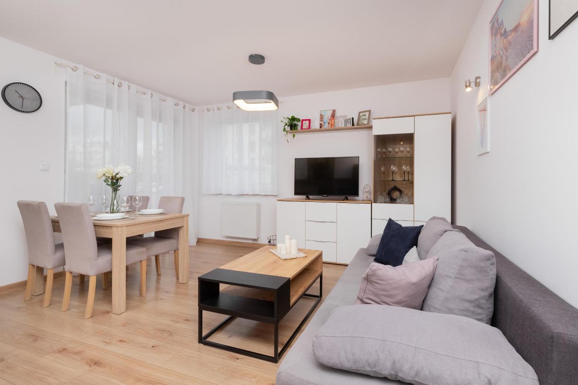Apartment Bright With Private Garden And Accepting Pets By Renters Gdansk