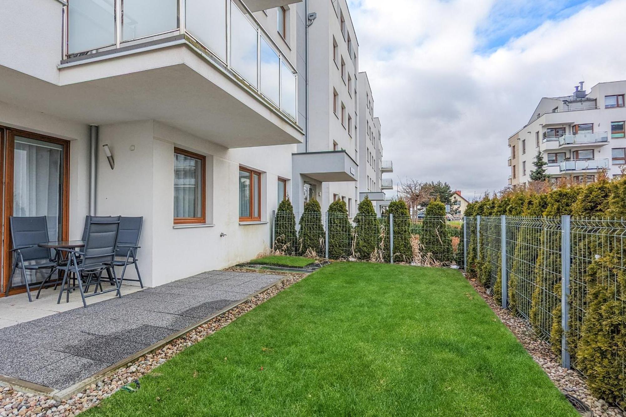 Bright With Private Garden And Accepting Pets By Renters Apartment Gdansk