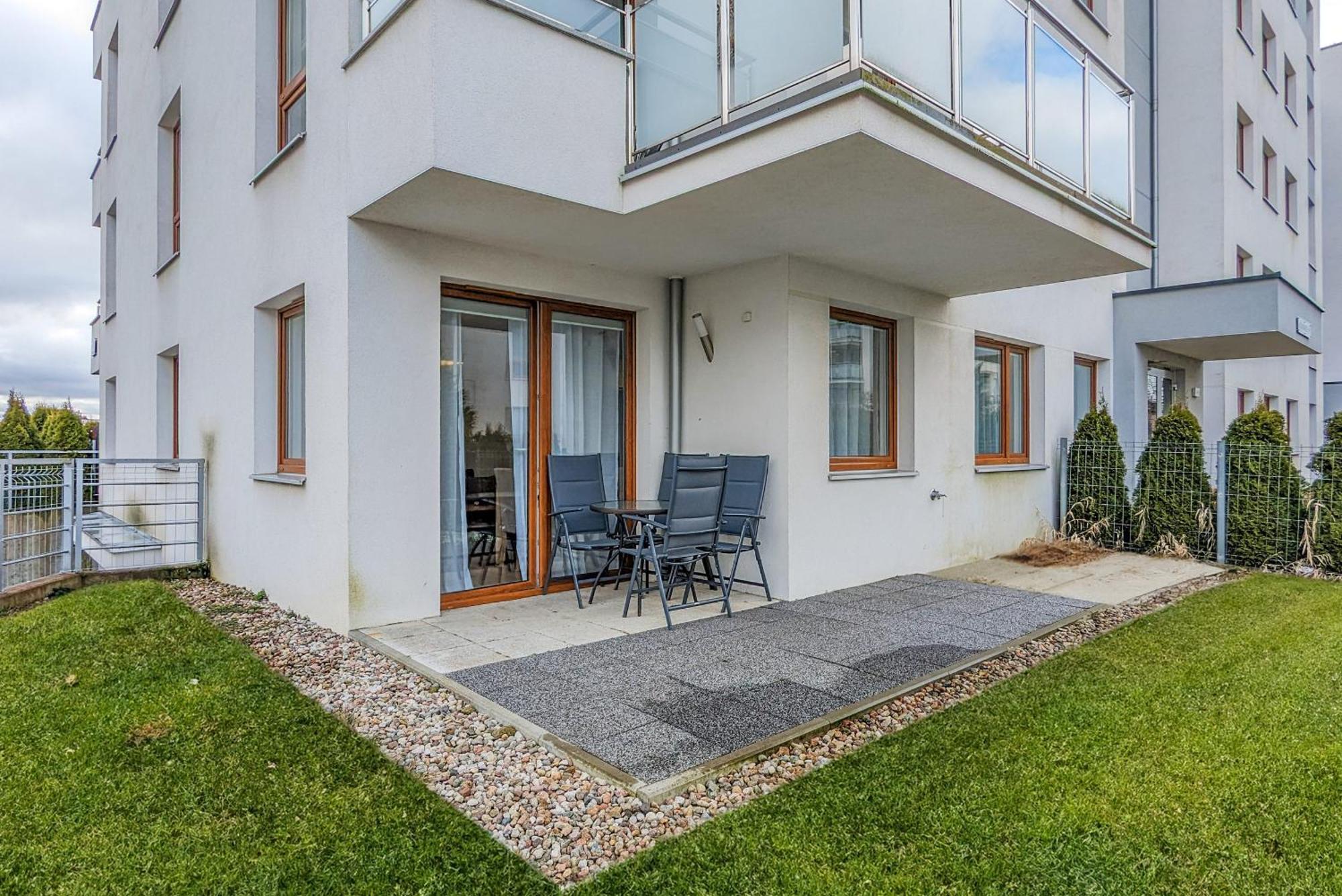 Bright With Private Garden And Accepting Pets By Renters *